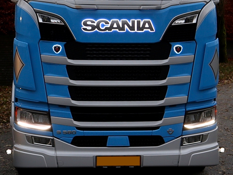Verlicht Scania embleem LED Xenon wit