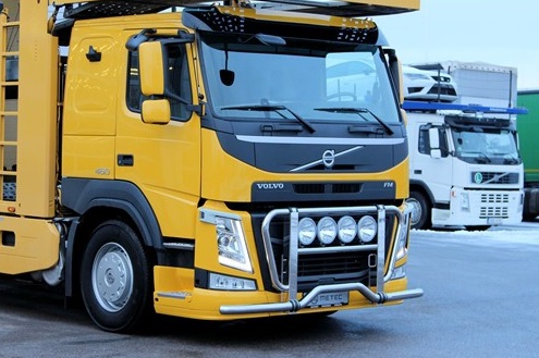 Bullbar voor Volvo FH/FM staal verchroomd voorbekabeld